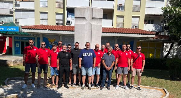 Počast braniteljima, utakmica za pamćenje i veliko druženje: Veterani NK Imotskog kod prijatelja u Zemuniku