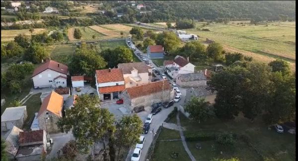 Pobuna mještana Jovića: "Ne možemo do svojih kuća, a pitamo se kako bi došli Hitna pomoć i vatrogasci"