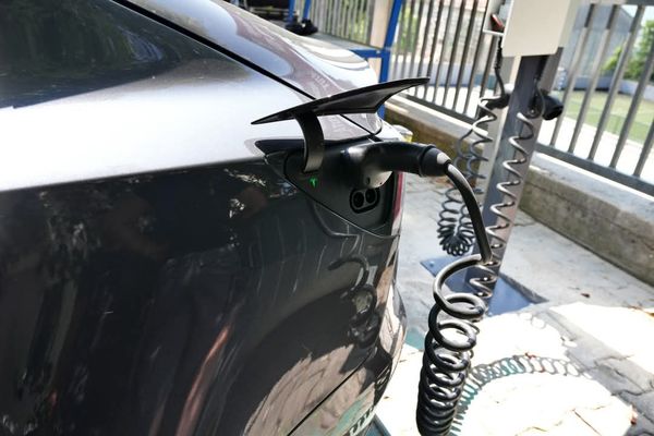 Građani upozoravaju: Jedina punionica za električne automobile u Imotskom danima izvan funkcije