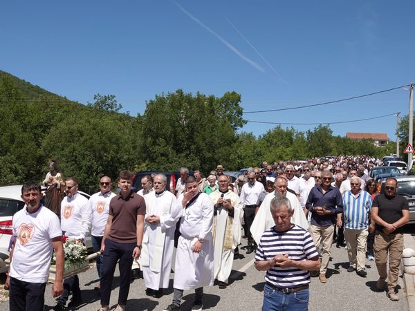 Krstatice proslavile blagdan Srca Isusova: Mnoštvo vjernika u velikoj procesiji