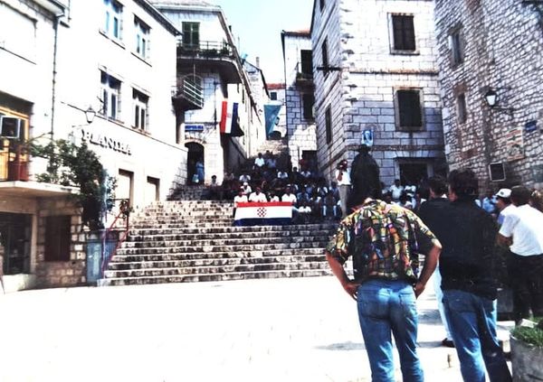 Kultura bez granica: Uoči Dana državnosti u Imotskom 1990. godine i Imoćani na Biokovu 1932. godine