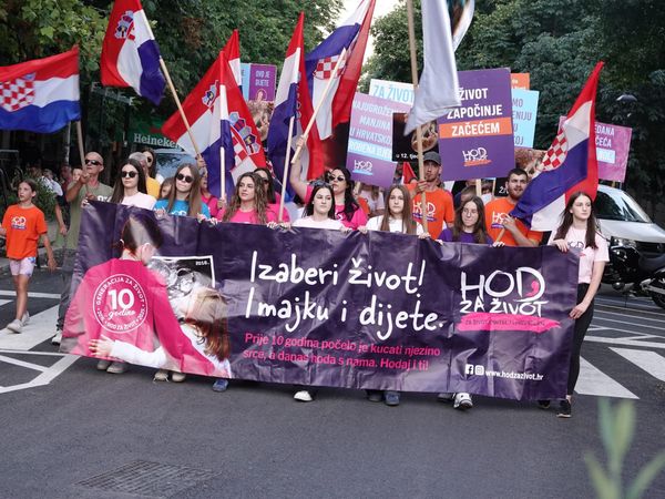 Imotski ponovno hoda za život: Okupljanje u subotu kod Modrog jezera