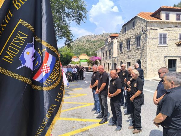 FOTO UHBDR 115. imotske brigade HV u Trstenom odala počast 36 poginulih Imoćana i obilježila 34. godišnjicu oslobođenja Golubova kamena
