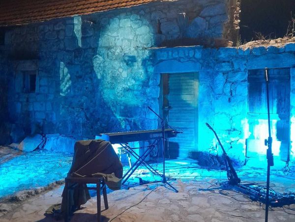 Poezija pod zvijezdama: Krivodol u srijedu okuplja pjesnike i ljubitelje pisane riječi