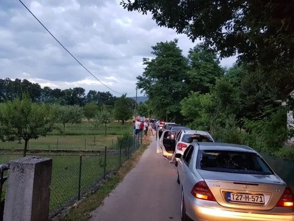 Mještani Jovića alarmiraju: Nesavjesni vozači ugrožavaju sigurnost i zatrpavaju mjesto otpadom