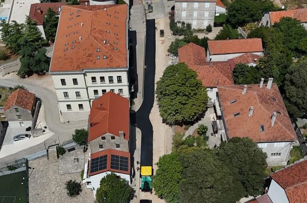 Napokon se vidi kraj radovima: Asfaltira se Ulica fra Stjepana Vrljića