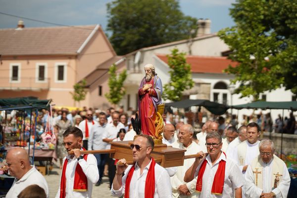 FOTO Tisuće vjernika okupile se na proslavi sv. Ilije: Snažne poruke fra Ante Buljana odjeknule Studencima