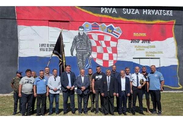 Aržano se poklonilo heroju: Svečano otvoren 30. malonogometni turnir u čast Josipa Jovića