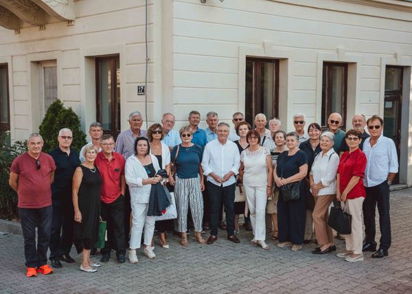 Jedna od najuspješnijih generacija imotske Gimnazije proslavila 50 godina mature: Liječnici, profesori, inženjeri i političari ponovno zajedno