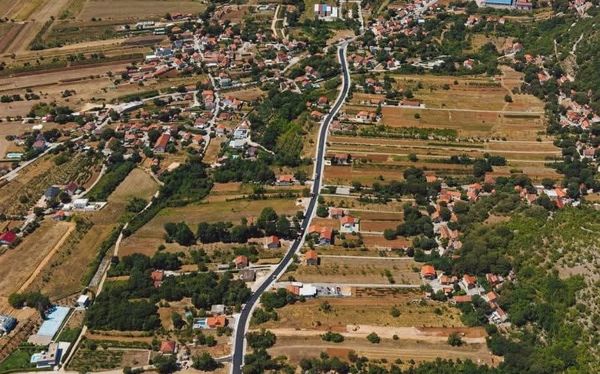 FOTO Garac: 'Molim mještane za još malo strpljenja' – slijedi završno asfaltiranje kroz Proložac
