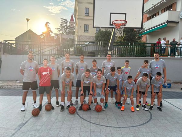 Hrvatski reprezentativac Marko Ramljak posjetio košarkaški kamp u Imotskom