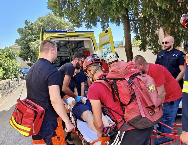 FOTO/VIDEO Drama u Modrom jezeru: Stranoj državljanki pozlilo zbog toplinskog udara, spašavale je sve žurne službe