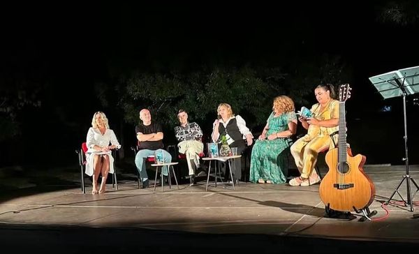 Emocije pod zvijezdama: Tina Maršić na Vrljici predstavila zbirku pjesama "Kroz rešetke čežnje"