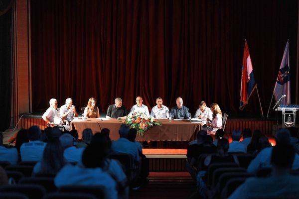 FOTO Ministri, gospodarstvenici i iseljenici za istim stolom: Dogovoreni projekti koji mogu promijeniti budućnost Imotske krajine