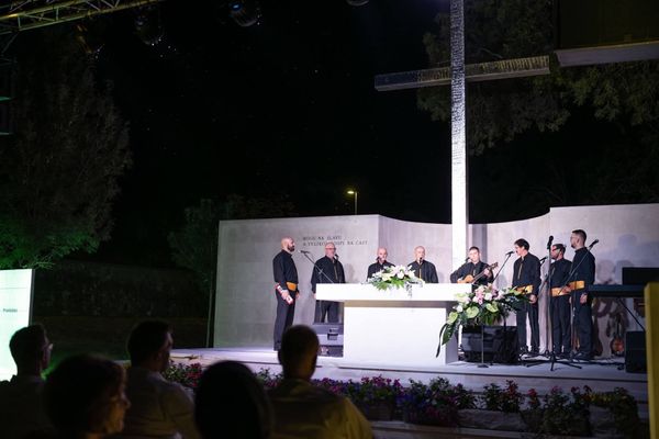 FOTO Zelena katedrala zapjevala: Klape oduševile publiku, pogledajte atmosferu s posebne prološke večeri