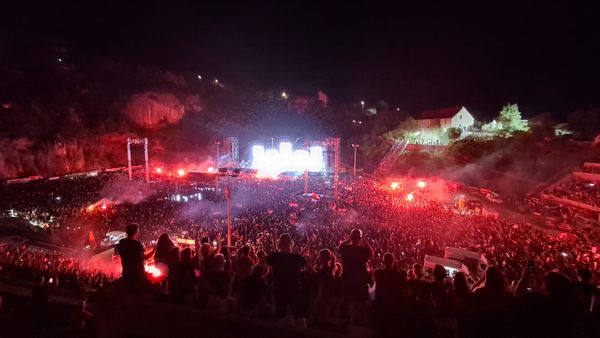 FOTO Počeo Thompsonov koncert u Imotskom: Gospin dolac grmi, atmosfera je vrhunska