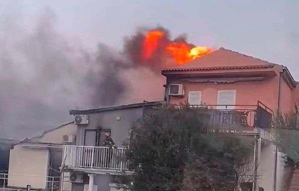 Katastrofalna noć kod Omiša: 286 vatrogasaca i četiri kanadera bore se s jednim od najtežih požara u povijesti Hrvatske