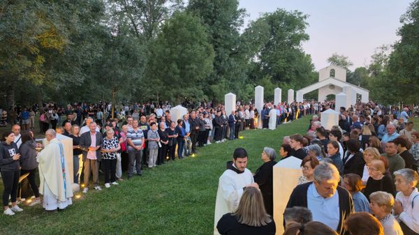 Velika Gospa okupila tisuće vjernika u Zelenoj katedrali: Imotska krajina još jednom pokazala koliko vjerno štuje Majku Božju