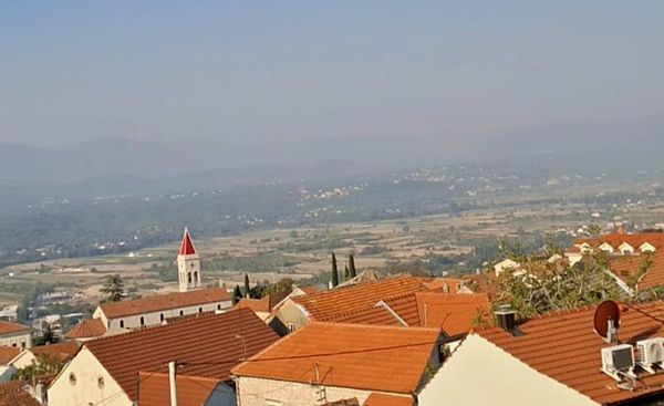 Dim i miris paljevine nadvili se nad Imotskim i Dalmacijom: Veliki požar u Hercegovini i dalje aktivan