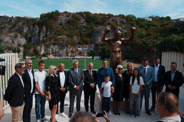 FOTO/AUDIO Mate Parlov se vratio kući: Velikan hrvatskog sporta dobio spomenik u svom Imotskom