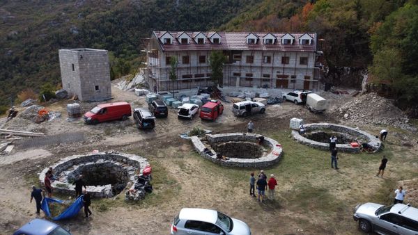 Zagvožđani zasukali rukave: Više od 50 mještana čistilo planinske bunare na biokovu