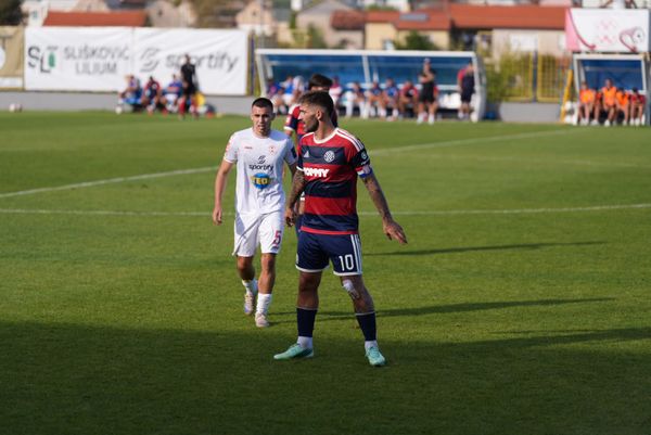 FOTO Spektakl pred 2000 gledatelja: Hajduk slavio protiv Croatije u Zmijavcima