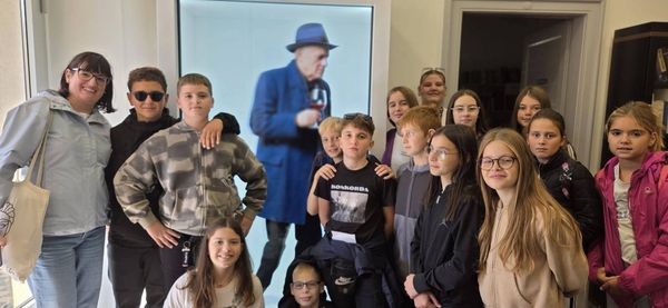 FOTO Djeca s Korčule u Imotskom upoznala Tina Ujevića – i to uz pomoć holograma