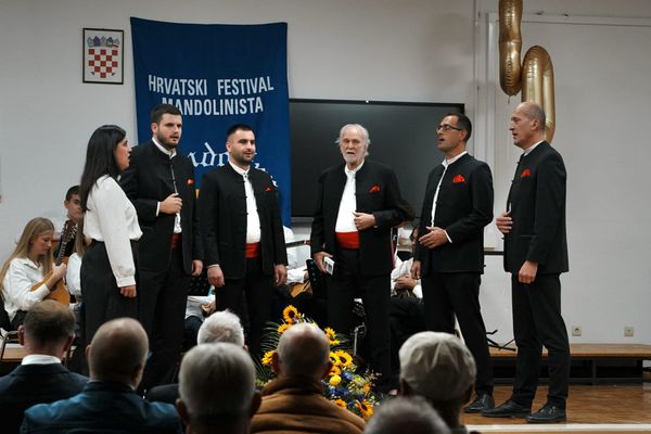 FOTO Svečano otvorena 30. Mandolina Imota: Mandolinski orkestar Metković i Klapa Sinj oduševili publiku