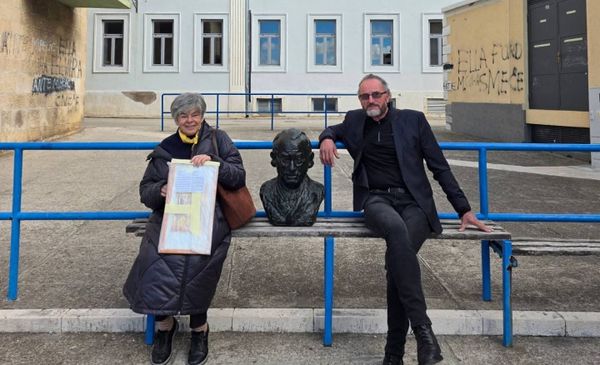 Bista Tina Ujevića stiže u Krivodol: Vesna i Veljko Ujević preuzeli vrijedna djela za Kuću imotske riči