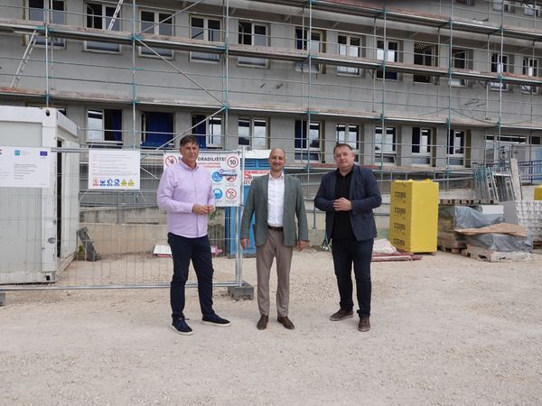 AUDIO Dožupan Šošić u Imotskom s gradonačelnikom Kolovratom: U planu parkiralište i nova školska dvorana