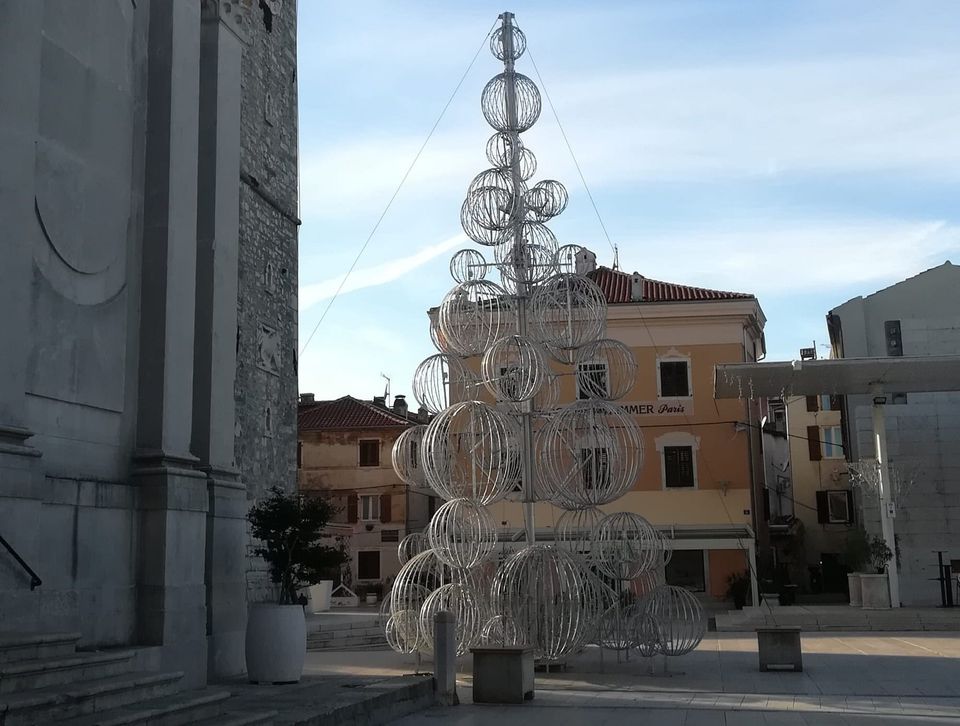 Prosta delovna mesta, razpisi in natečaji (december 2025)