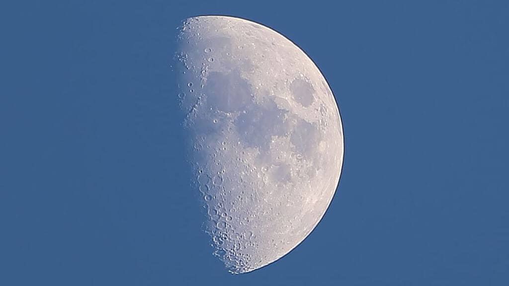 Luna con CANON 700D y objetivo EFS 55-250 f/4-5.6 IS STM