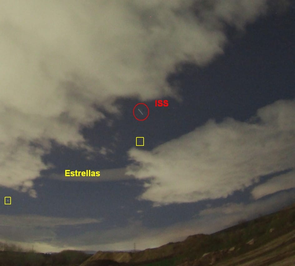 Diferencia en el movimiento entre la ISS y las estrellas de fondo