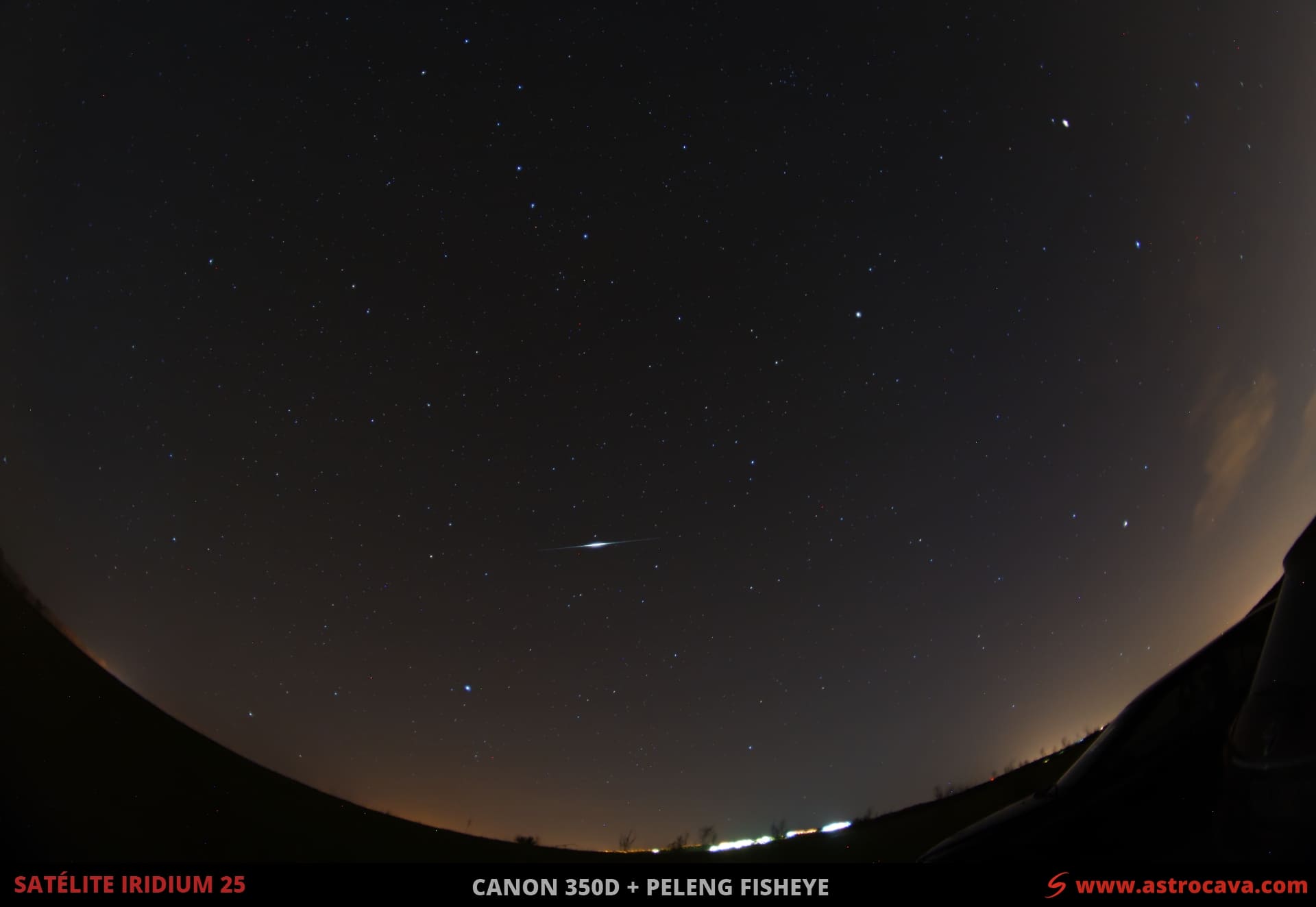 Destello satélite Iridium 25 (acabó perdiendo su órbita en 2018). Las constelaciones de la Osa Mayor y la Osa Menor muy altas.