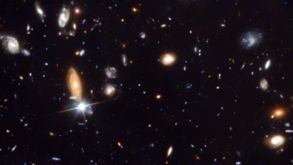Imagen del telescopio Hubble de campo profundo. Crédito: R. Williams (STScI ), the Hubble Deep Field Team and NASA