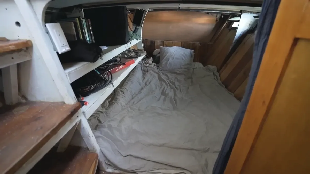 Frame at 05:25