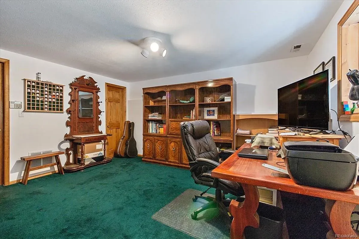 Little office vibes—deep green carpet and wood. Anyone know why they chose green?