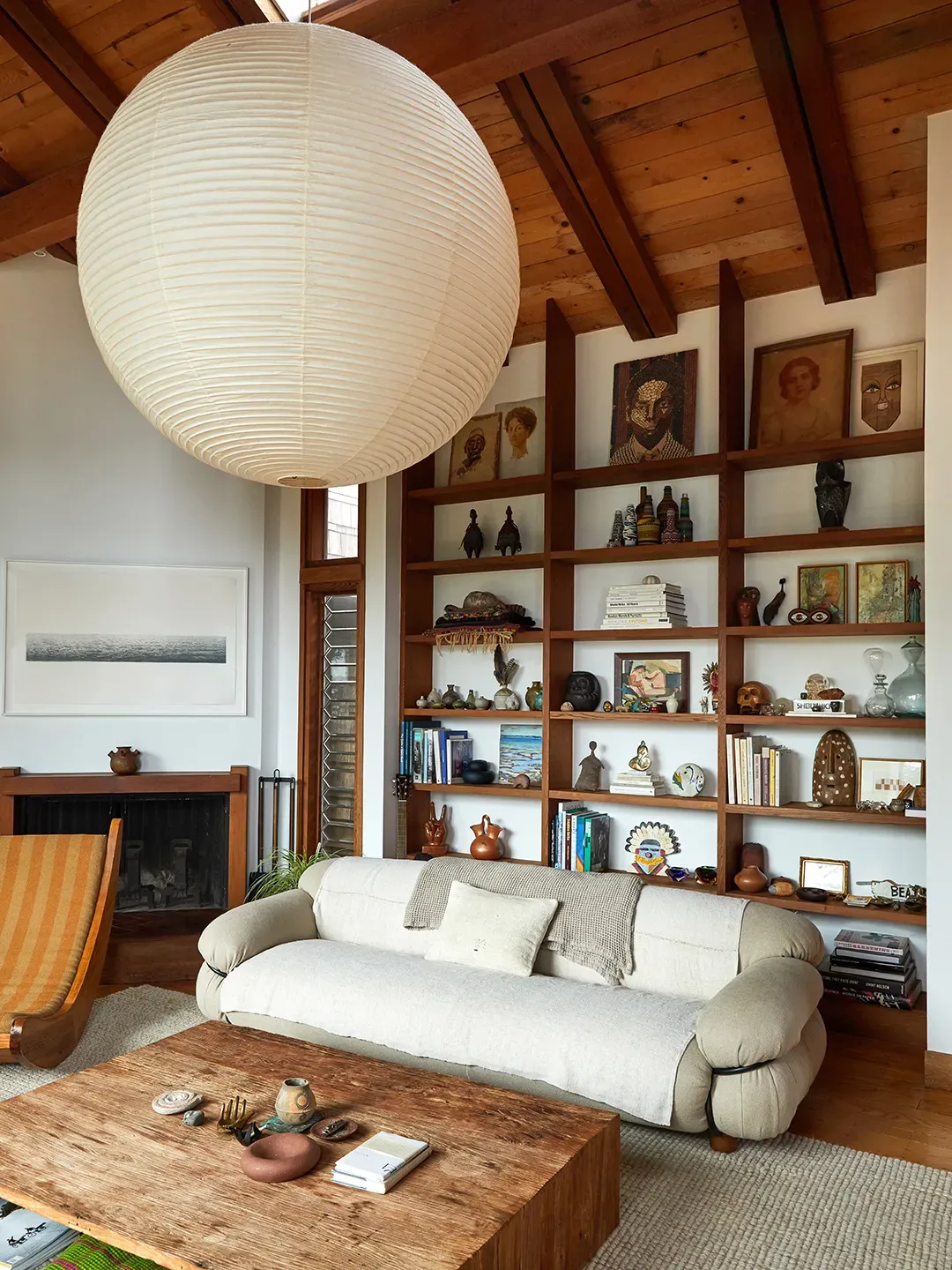 Okay, these ceiling beams with the round light—nice balance of rustic and clean.