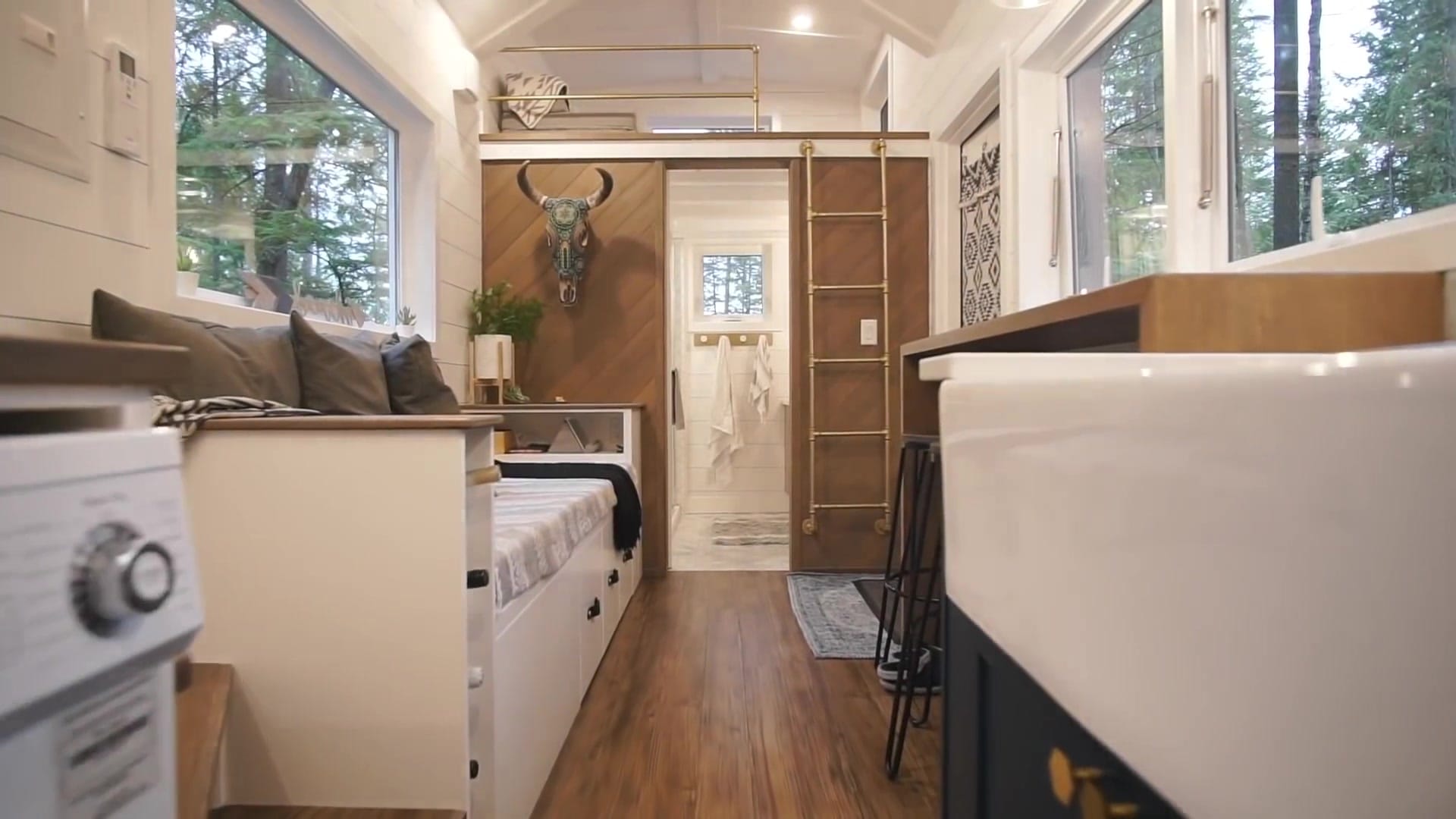 Screenshot at 00:01:47