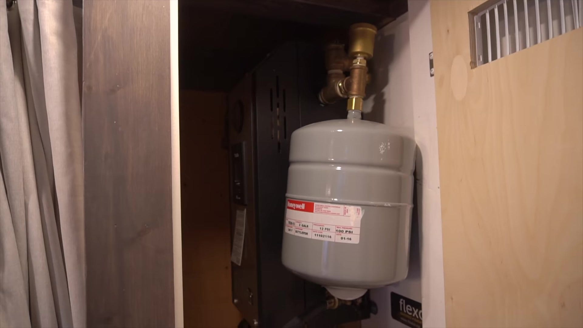 Screenshot at 00:04:28