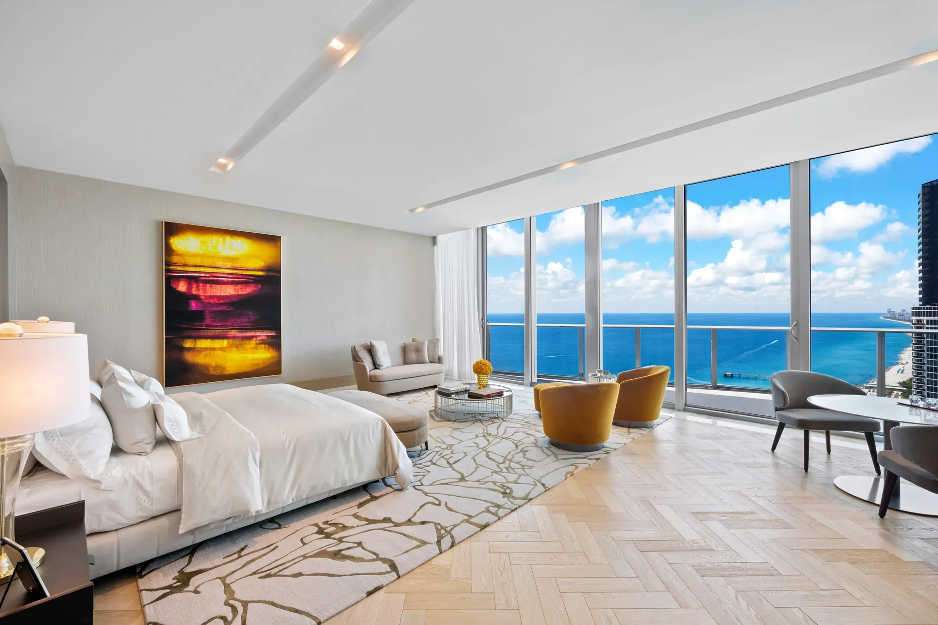 Okay, this bedroom. Wake up, ocean. Nap, ocean. Repeat.