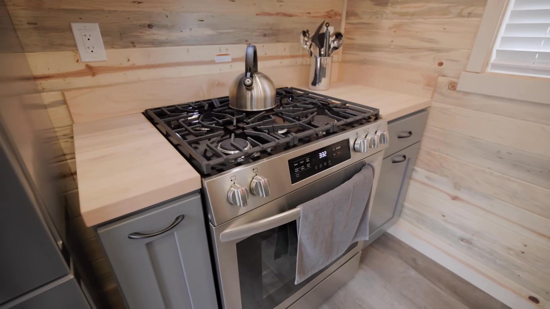 Screenshot at 00:02:06