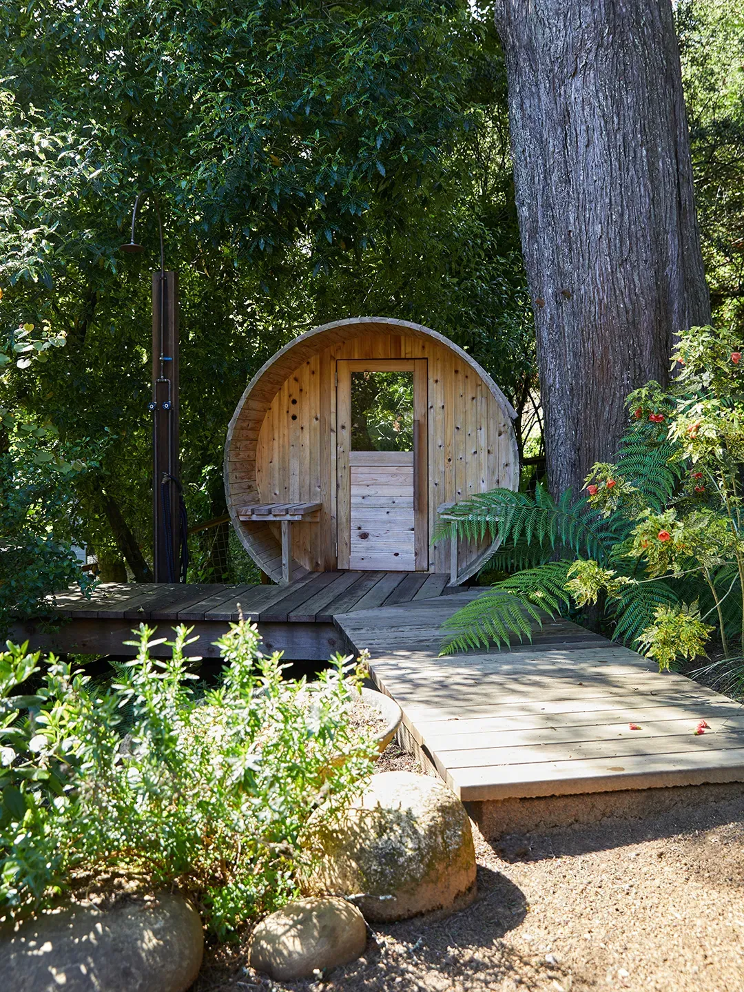 And outside, a little round cabin thing. Hobbit sauna? I’m into it.