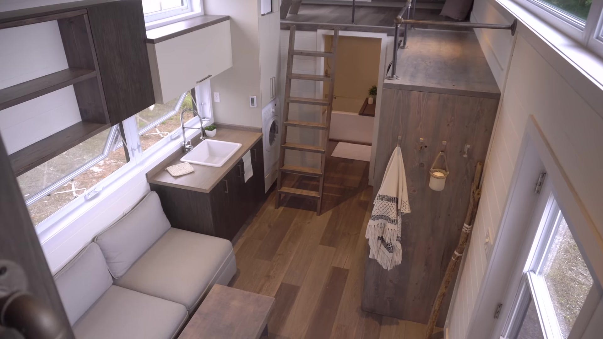 Screenshot at 00:00:05