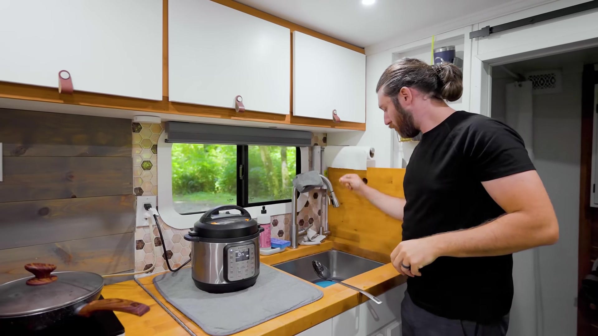 Screenshot at 00:01:05