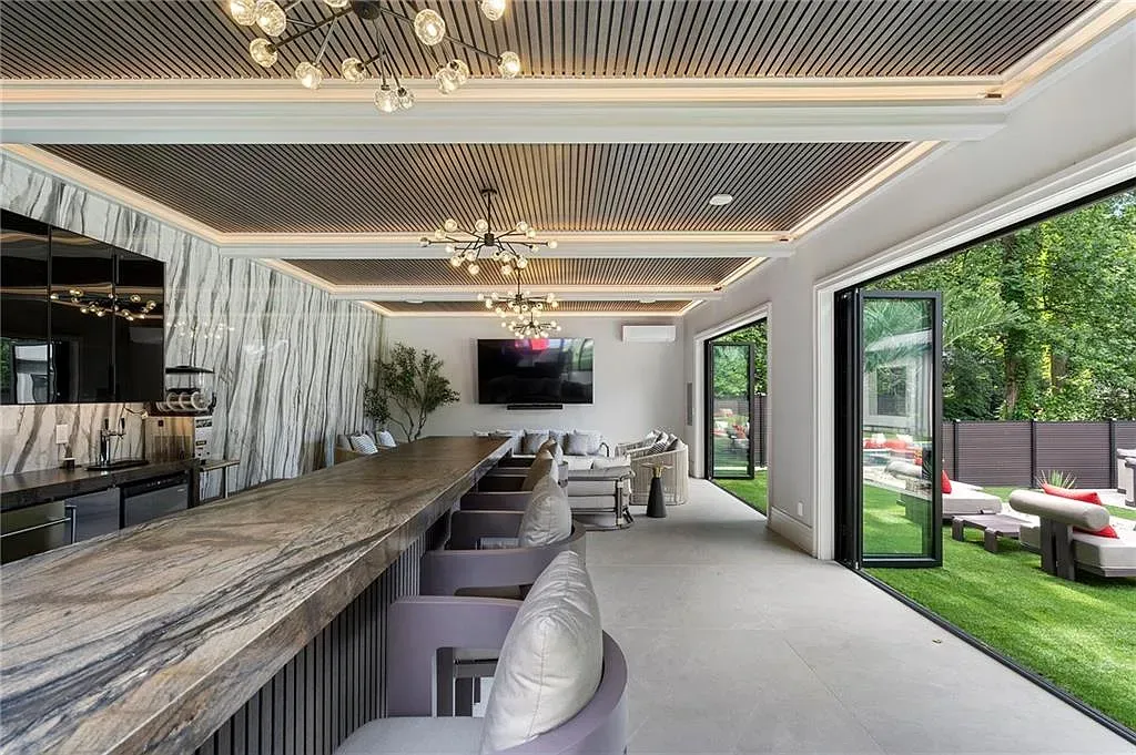 Here's the long granite bar. That pattern is wild. Hypnotic or distracting?