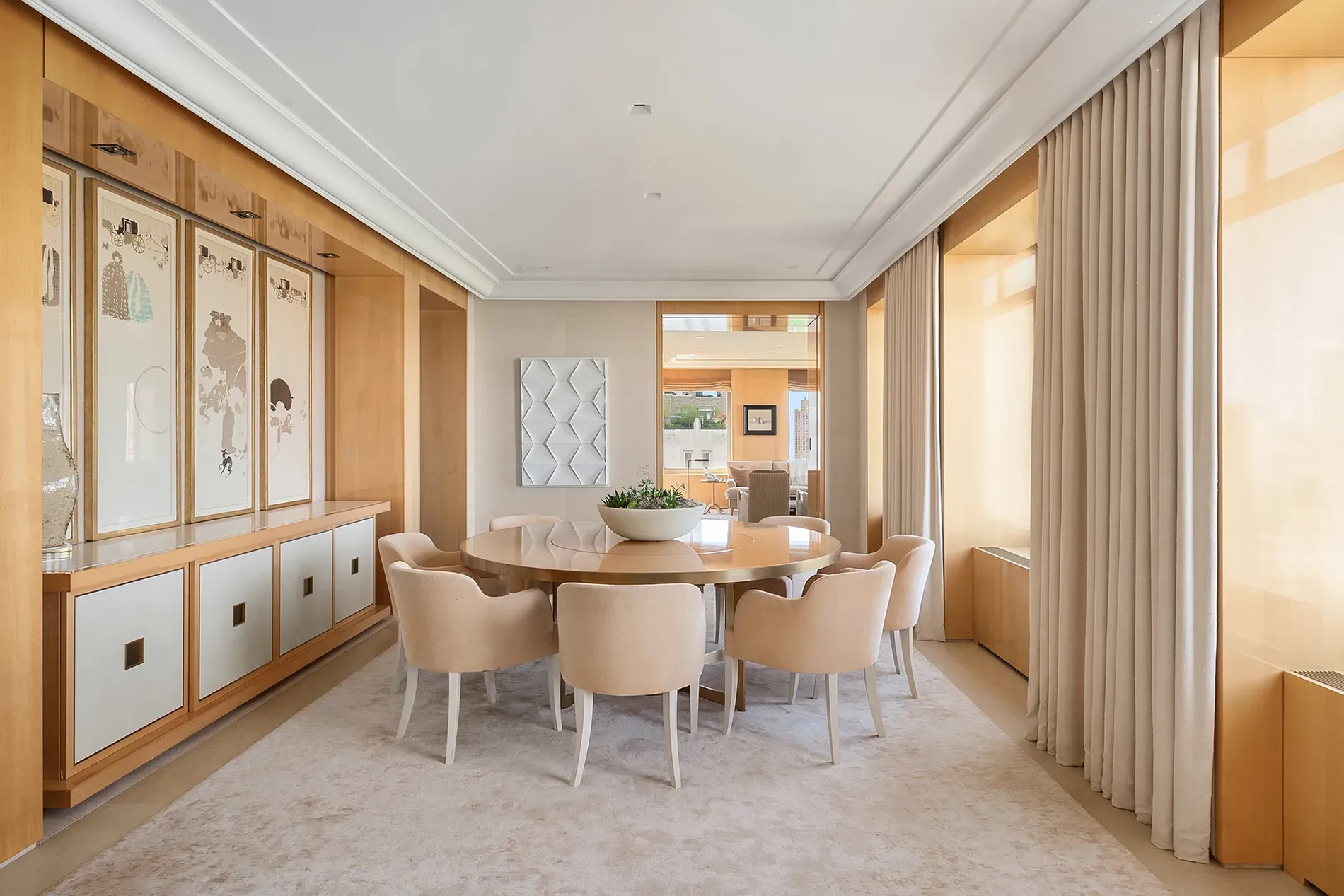 Round table moment. Comfy chairs, looks lingering dinners happen here.