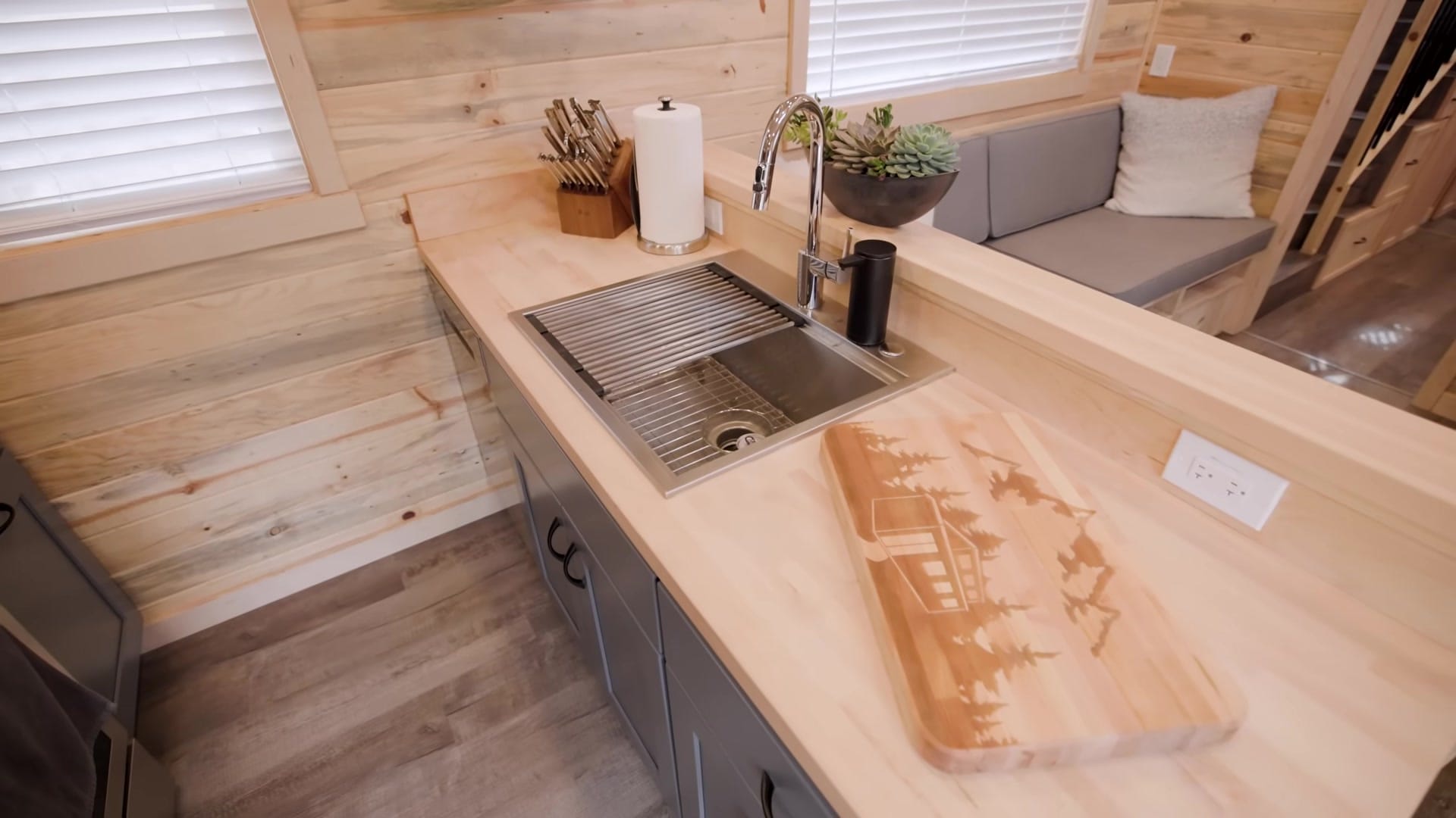 Screenshot at 00:04:32