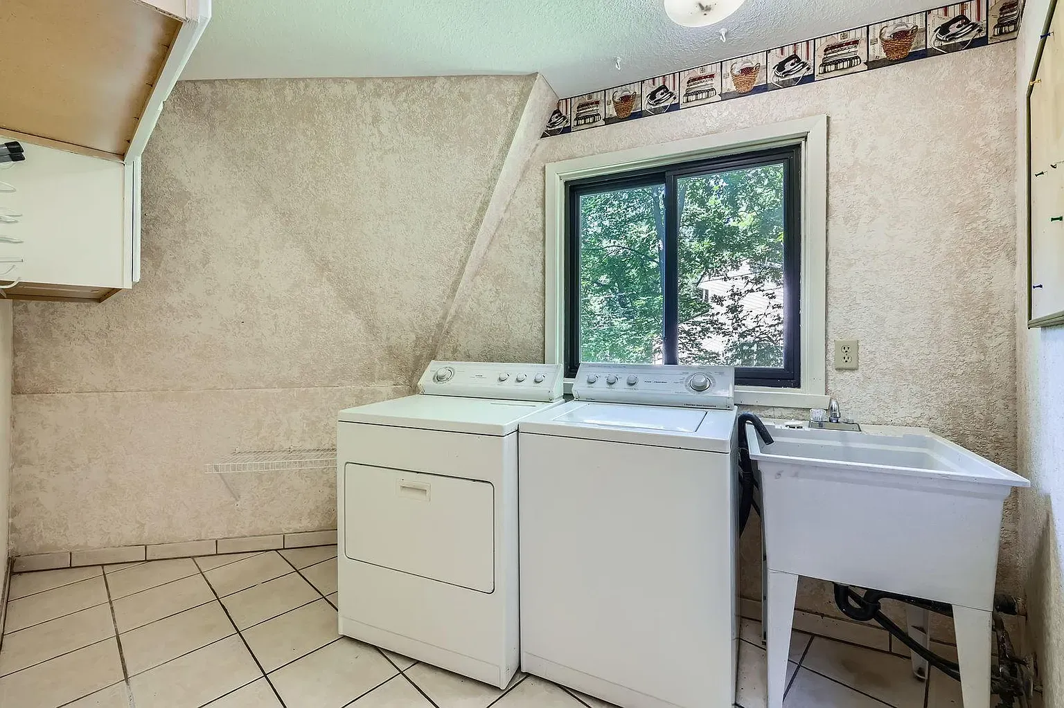 From this angle, two units—both washers? Looks a car wash.