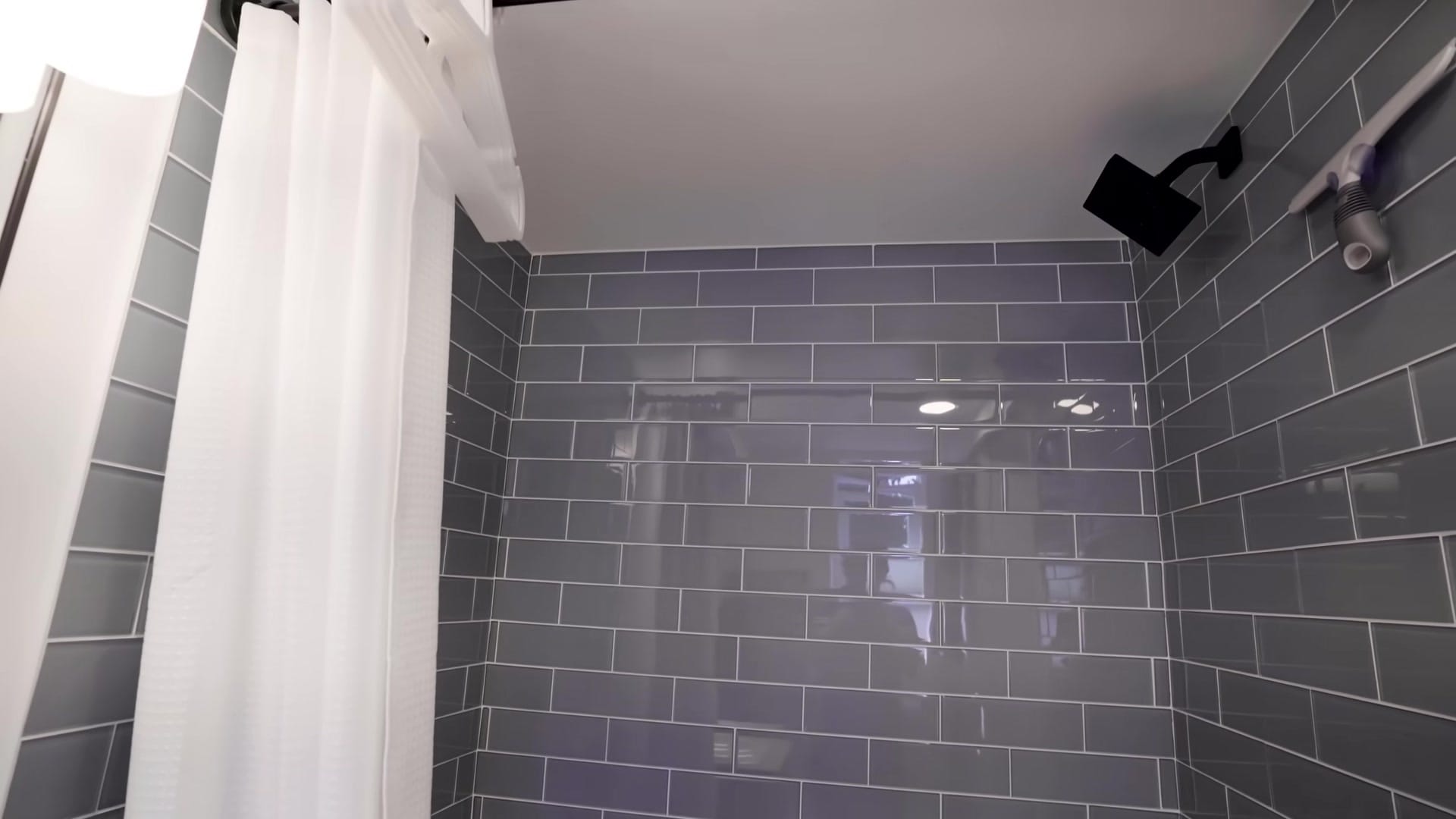 Screenshot at 00:05:20